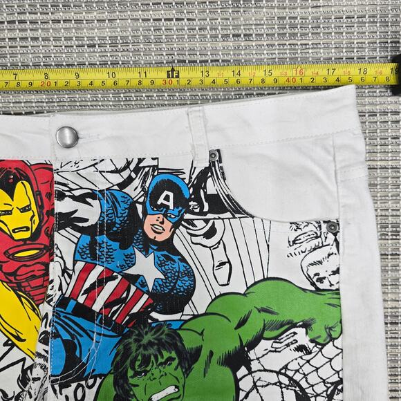 Marvel Graphic Print Shorts Juniors 13 White Stretch Denim Pockets Hulk Iron Man - Picture 5 of 12